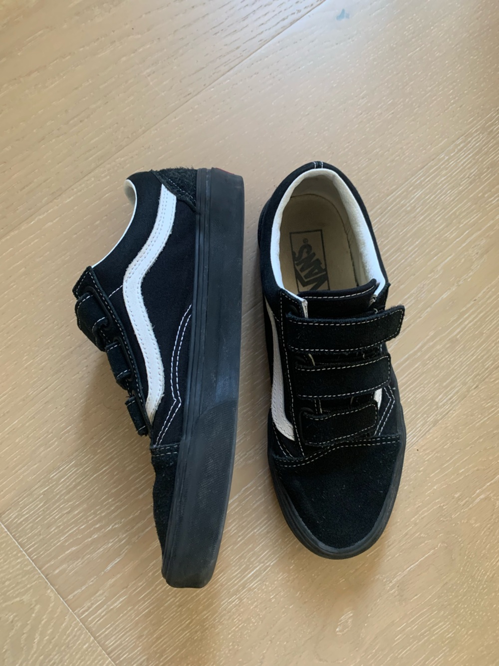 Vans classic Velcro shoes